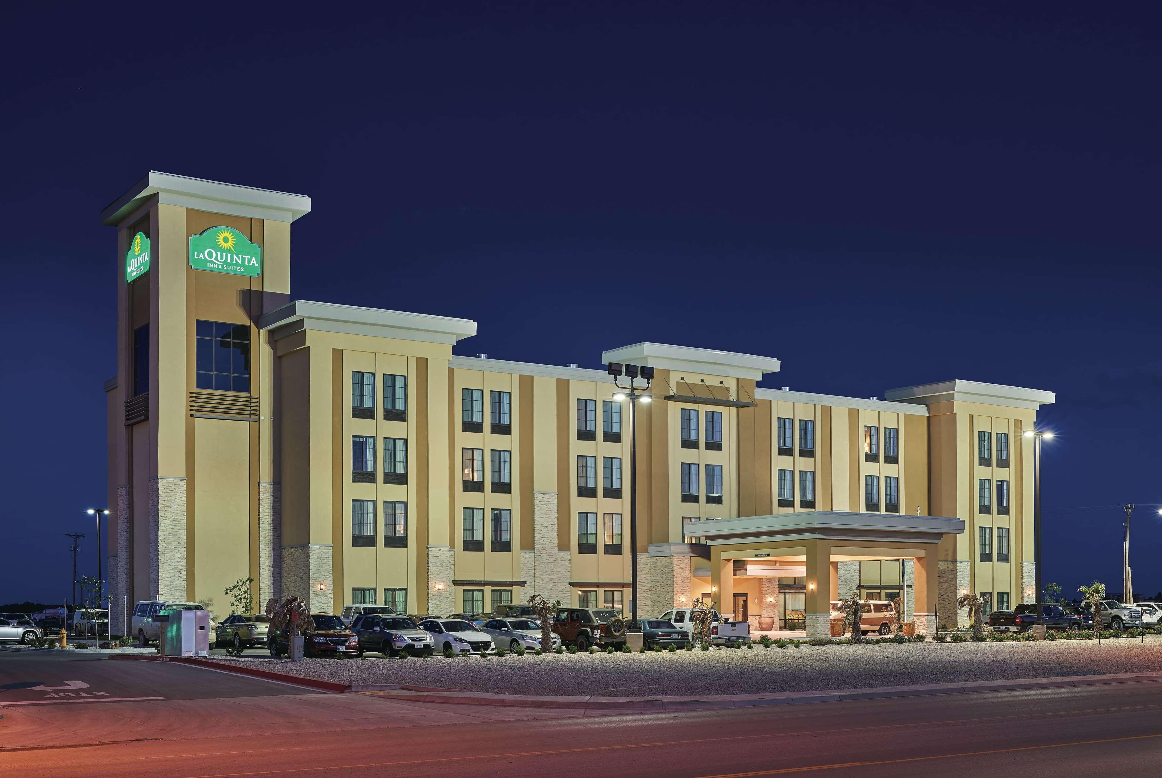 La Quinta By Wyndham Carlsbad Hotel Buitenkant foto