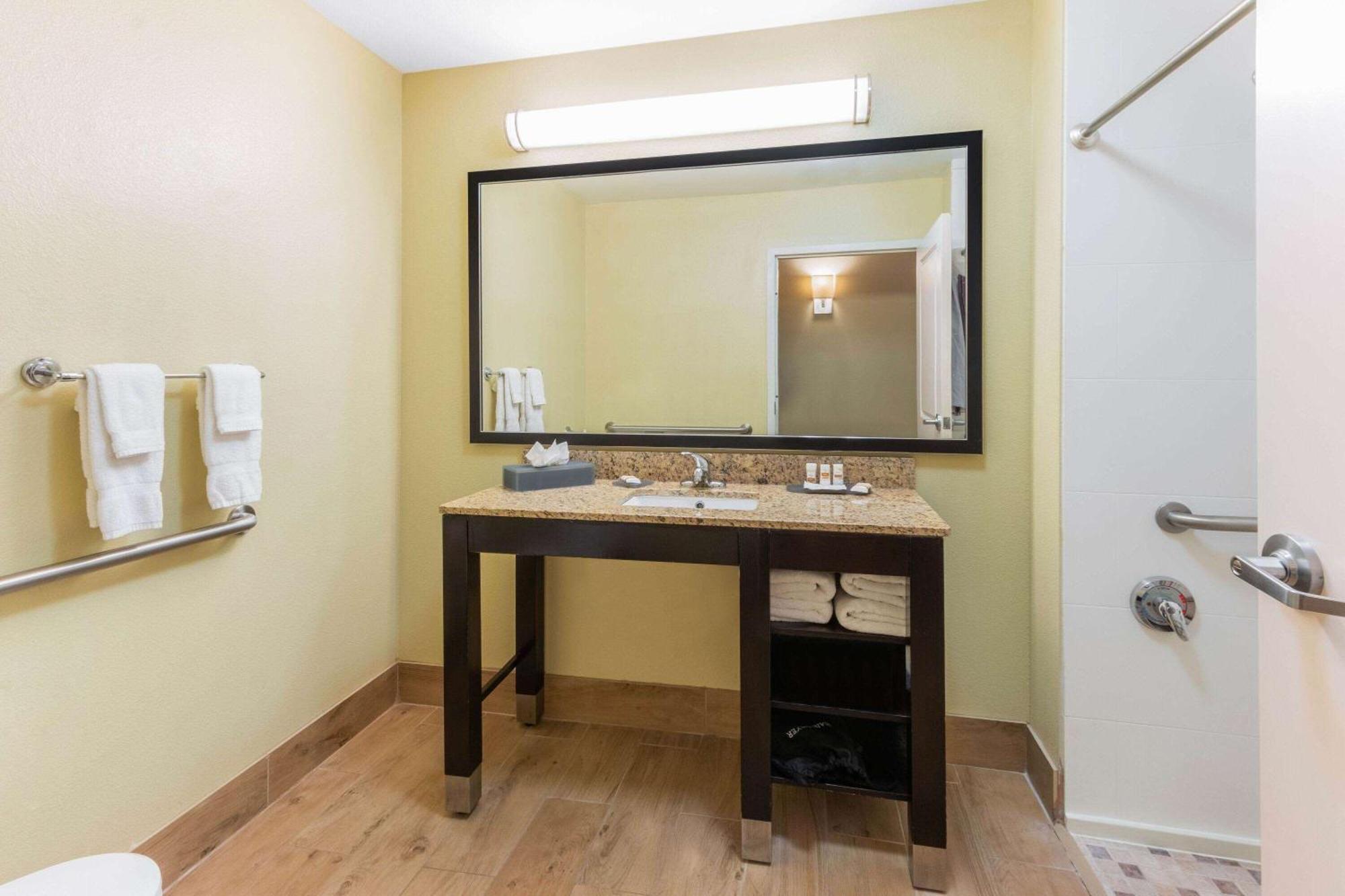 La Quinta By Wyndham Carlsbad Hotel Buitenkant foto