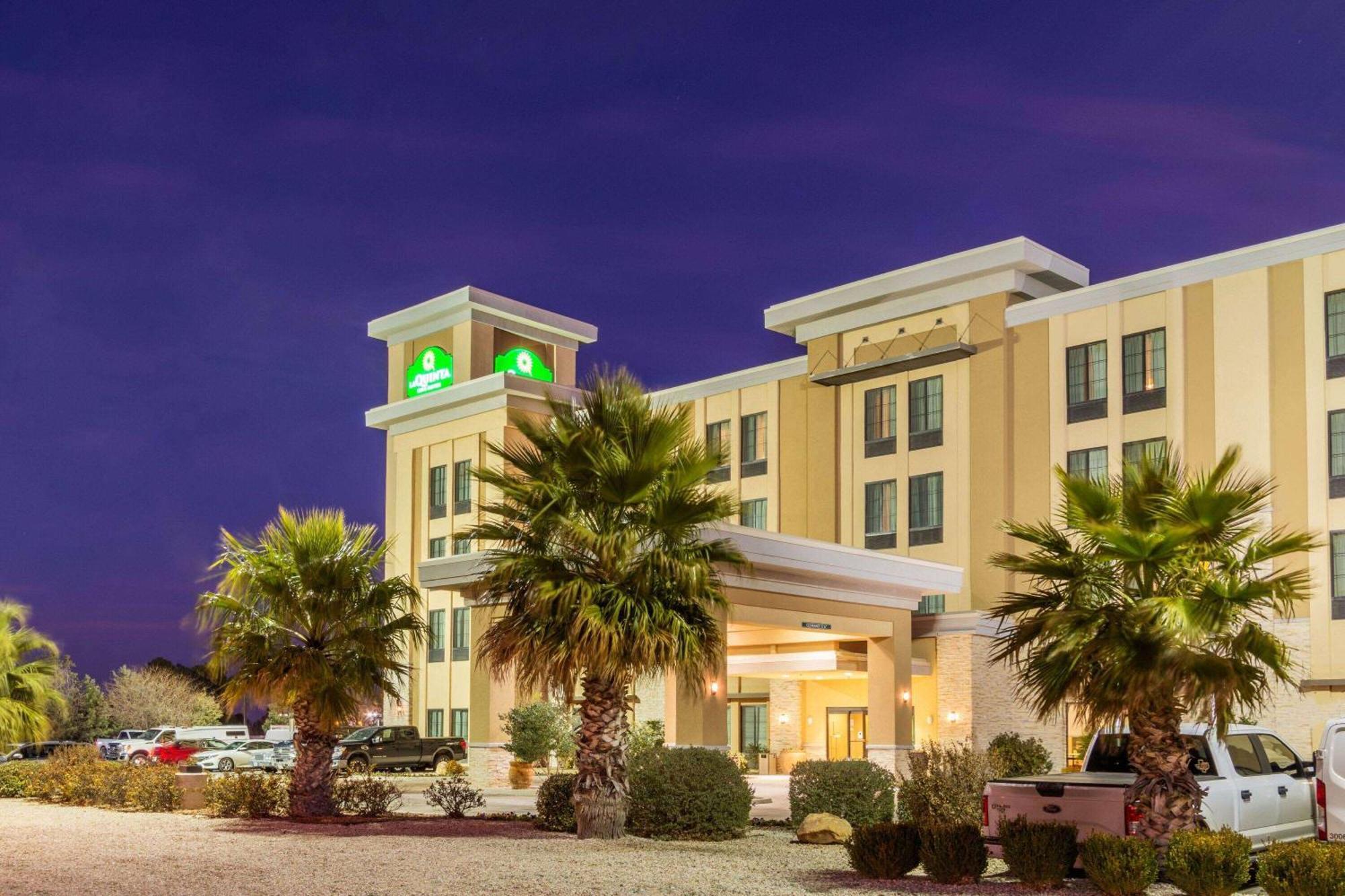 La Quinta By Wyndham Carlsbad Hotel Buitenkant foto