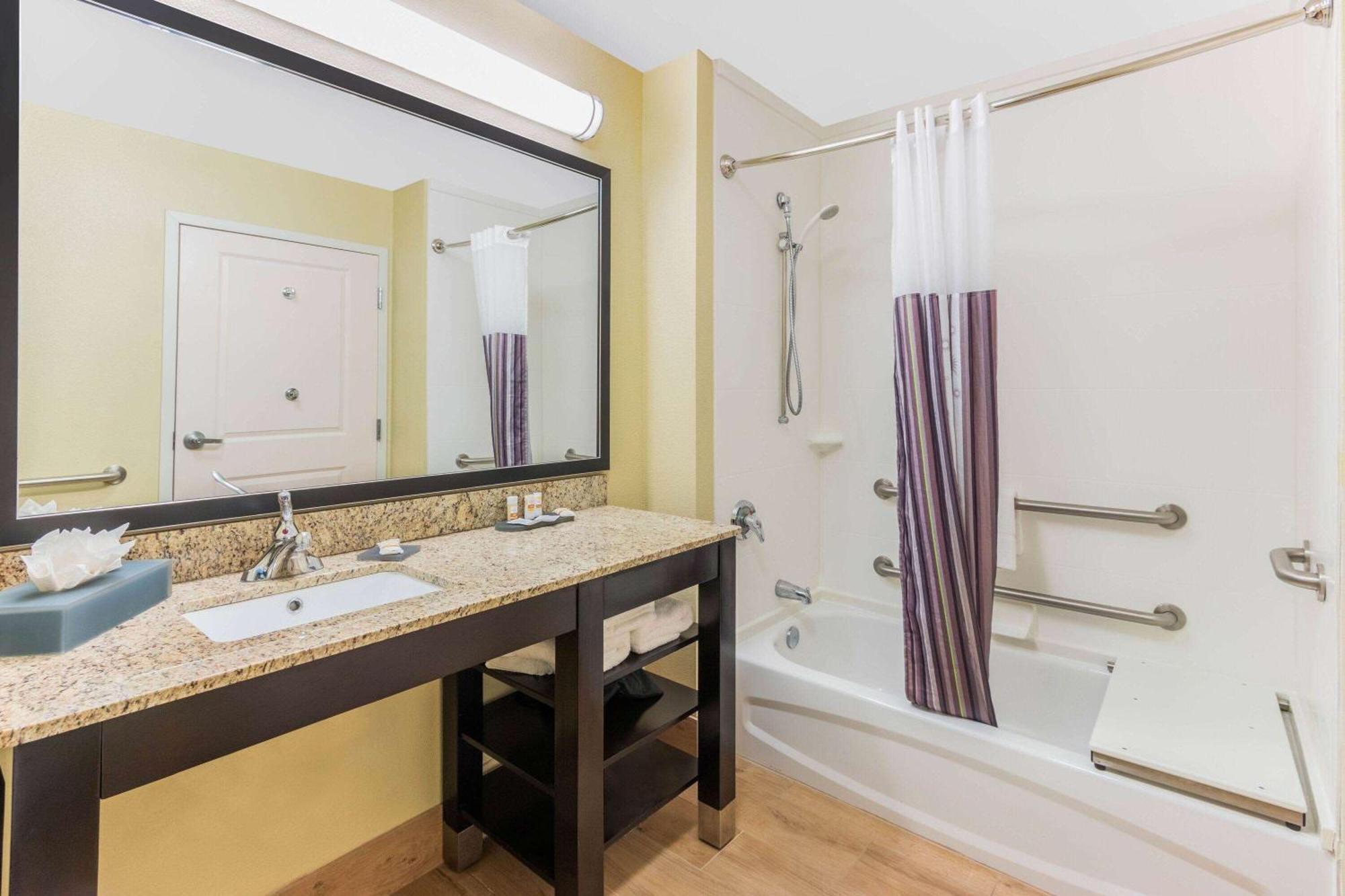 La Quinta By Wyndham Carlsbad Hotel Buitenkant foto