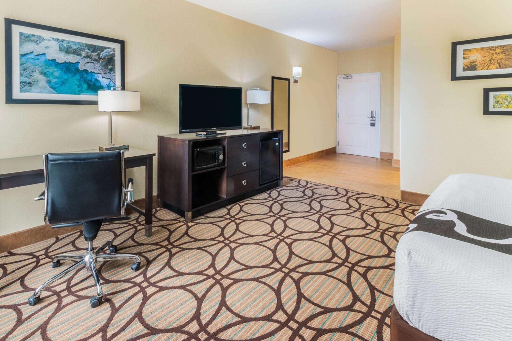 La Quinta By Wyndham Carlsbad Hotel Buitenkant foto